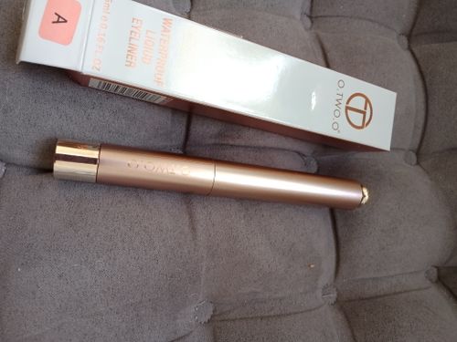 Customer photo review of O.TWO.O ROSE GOLD WATERPROOF LIQUID EYELINER