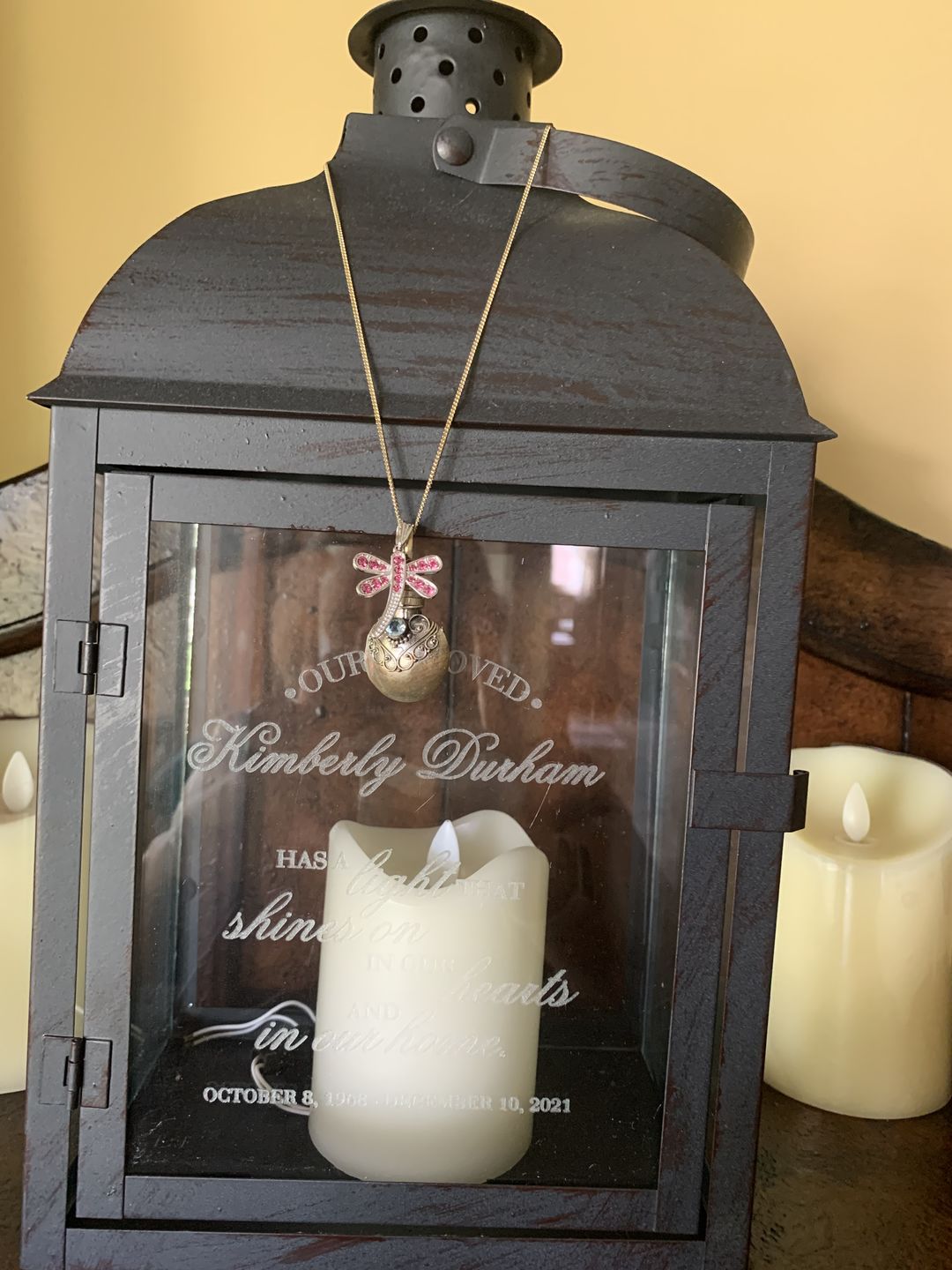 Customer photo review of Flower Heart Necklace with Real Flower and Cremains