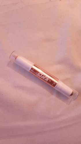 Customer photo review of O.TWO.O GLOW LIFT LIGHT SHADOW CONTOUR STICK
