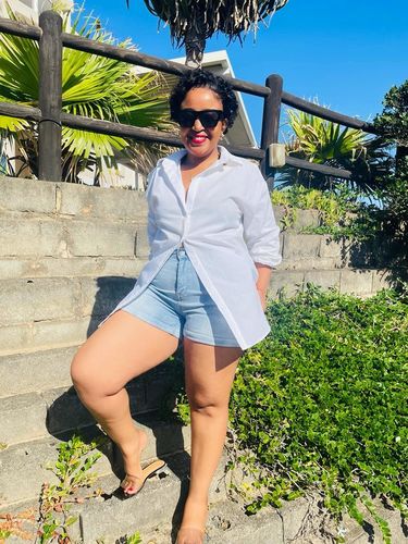 Customer photo review of Loose Curl Pixie tinted