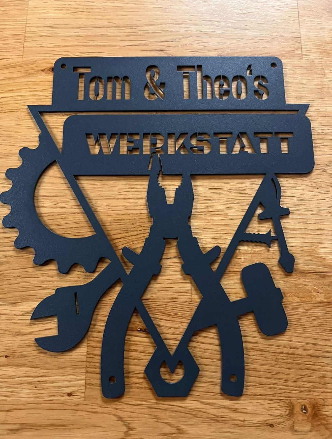Customer photo review of "Werkstattschild - Dreieck" aus edlem Stahl (personalisierbar)