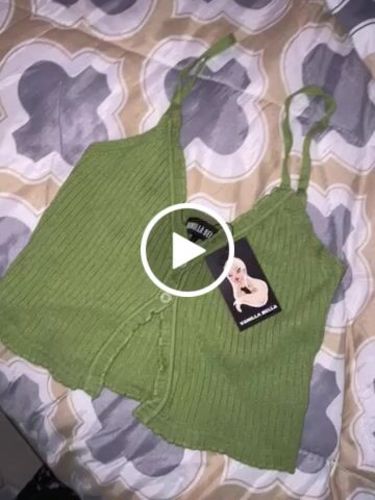 Customer video review of Leila Split Top (AVOCADO)