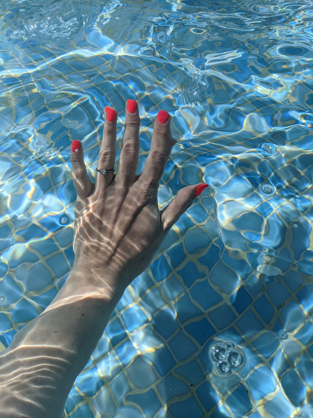 Customer photo review of Semilac 570 Neon Watermelon UV Gel Polish 7ml
