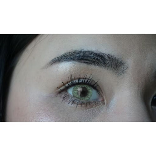 Customer photo review of Aurora Esmeraldr Green Colored Contact Lenses