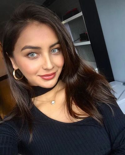 Customer photo review of Love Story Dopamine Colored Contact Lenses