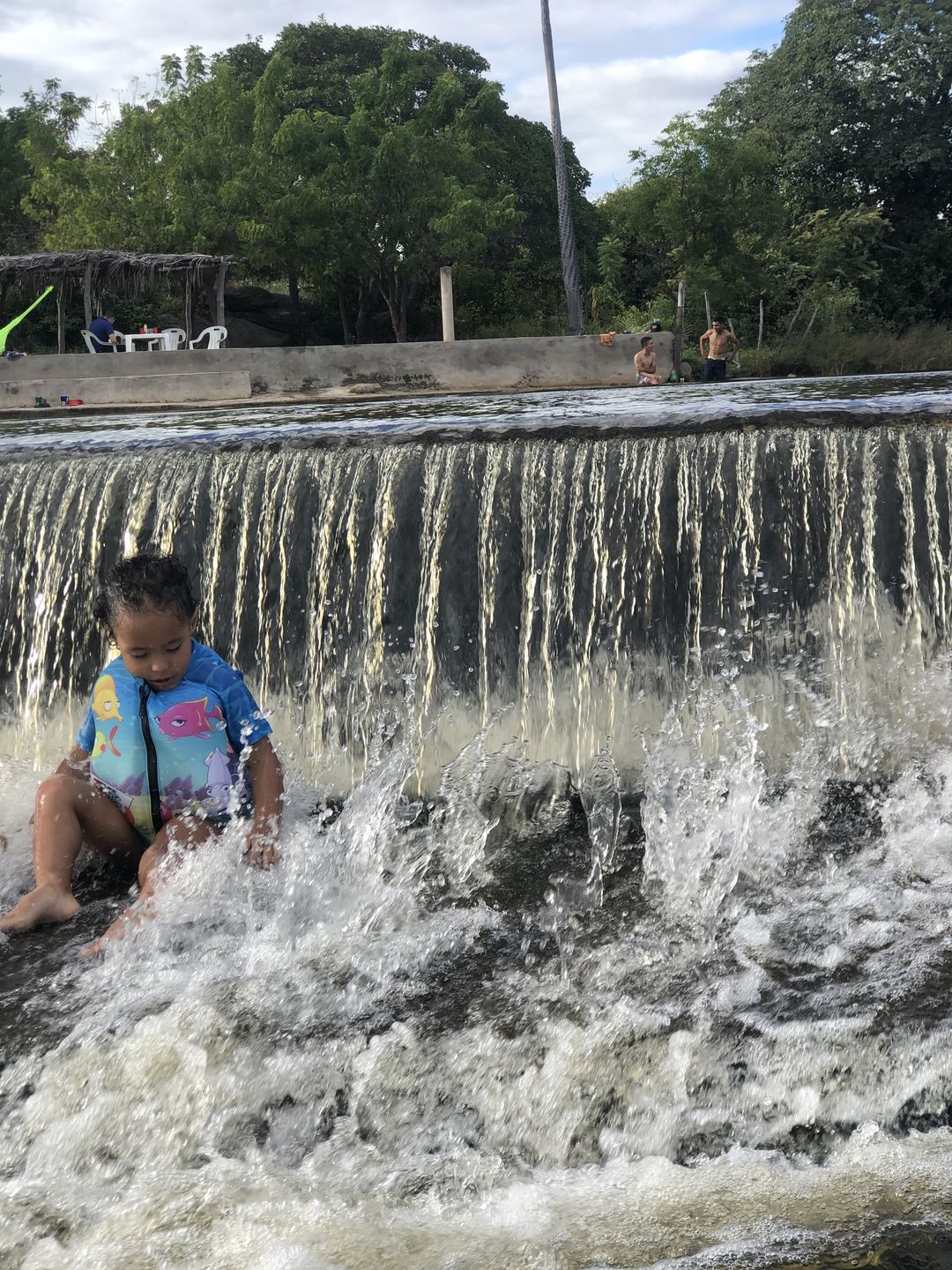 Customer photo review of Camisa Flutuadora Infantil Floater