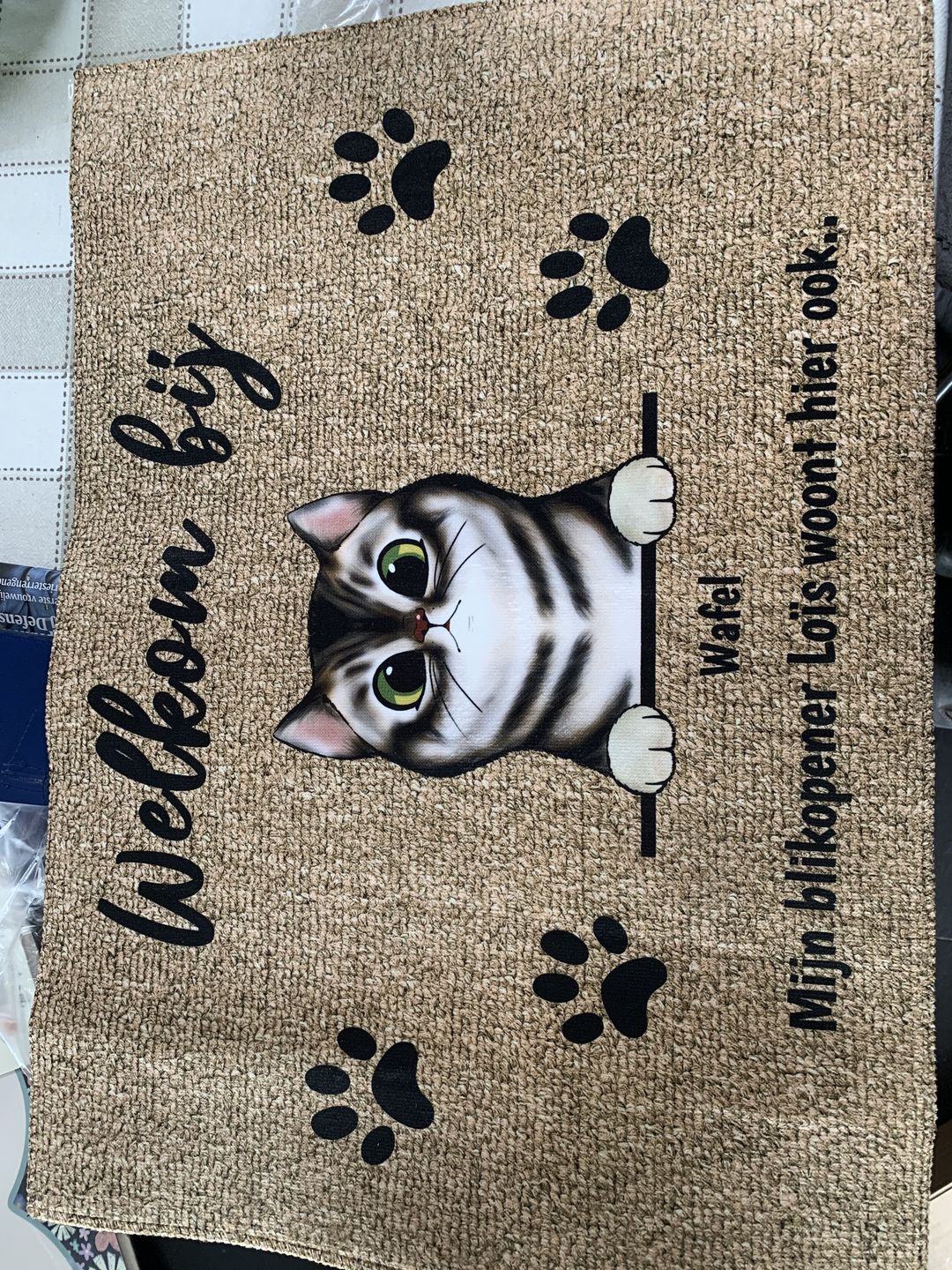 Customer photo review of Welkom bij nieuwsgierige katten - Gepersonaliseerde deurmat