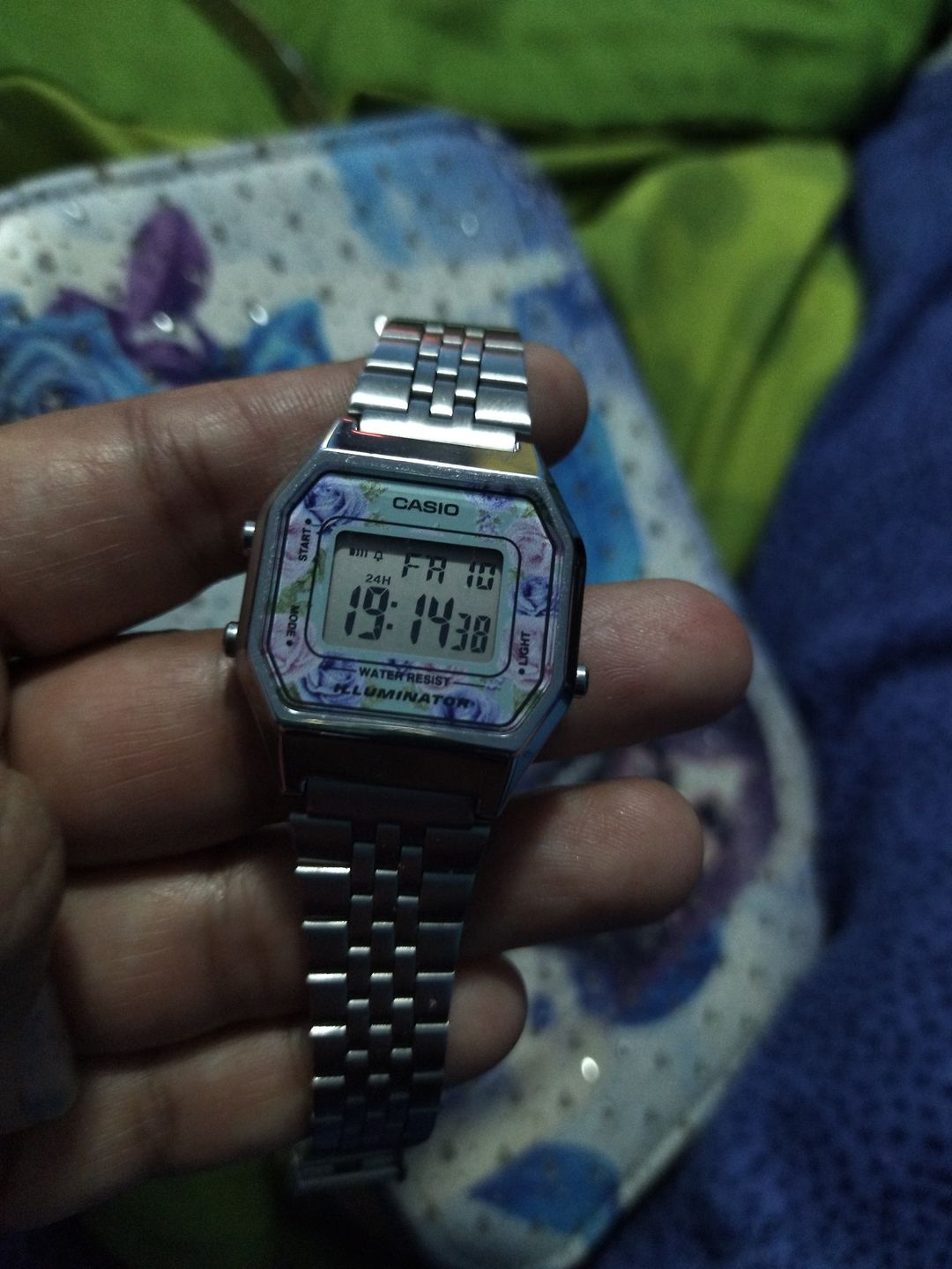 Customer photo review of Reloj Casio Vintage LA680WA-2CDF Plateado Flores