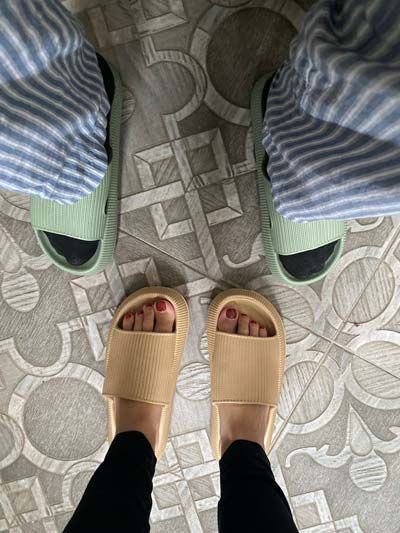 Customer photo review of Claquettes Anti-douleurs Femme Homme - Pantoufles à Mémoire de Forme