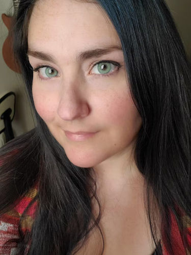 Customer photo review of Aurora Esmeraldr Green Colored Contact Lenses