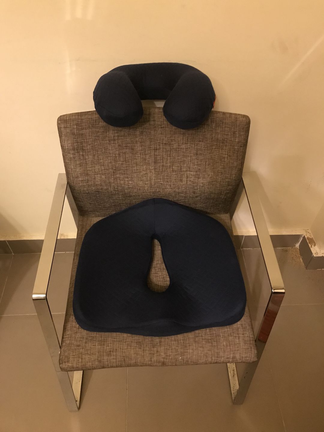 Customer photo review of Reeta- Tailbone Cushion (Hemorrhoids, Prostatitis problem & Pregnant Women)