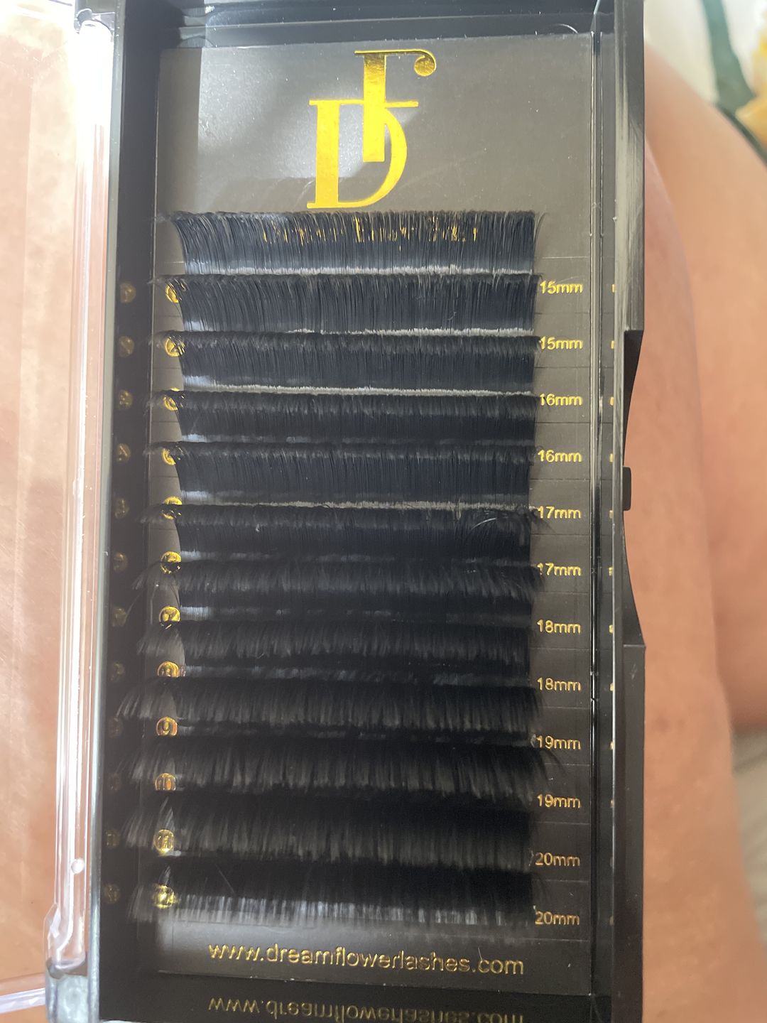 Customer photo review of Super Easy Fan Lash Extensions 0.05mm