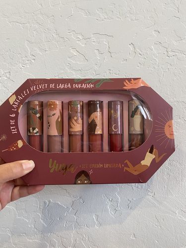 Customer photo review of Labiales Velvet - Edición Limitada