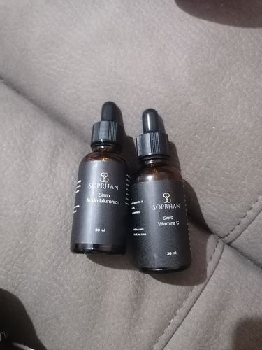 Customer photo review of Siero Acido Ialuronico + Vitamina C         -       2 al prezzo di 1 (30 ml per Siero)