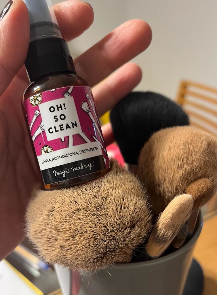 Customer photo review of ✭OH! SO CLEAN✭ limpiador instantáneo de brochas- TRAVEL SIZE