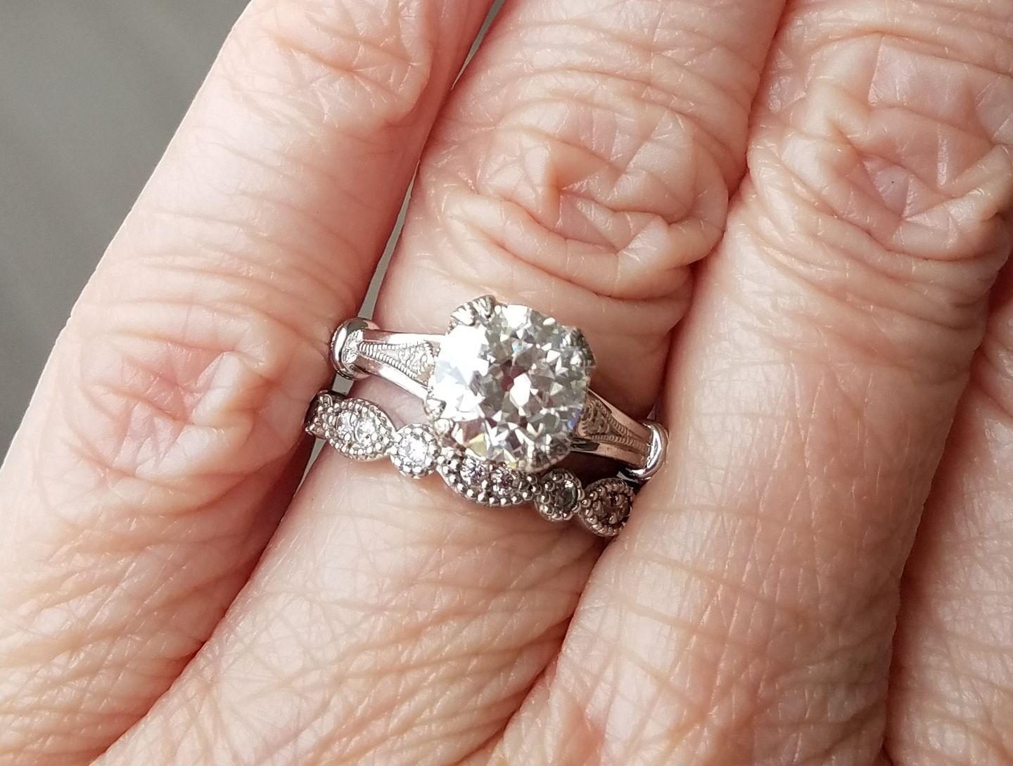 Customer photo review of Doveggs round vintage moissanite engagement ring