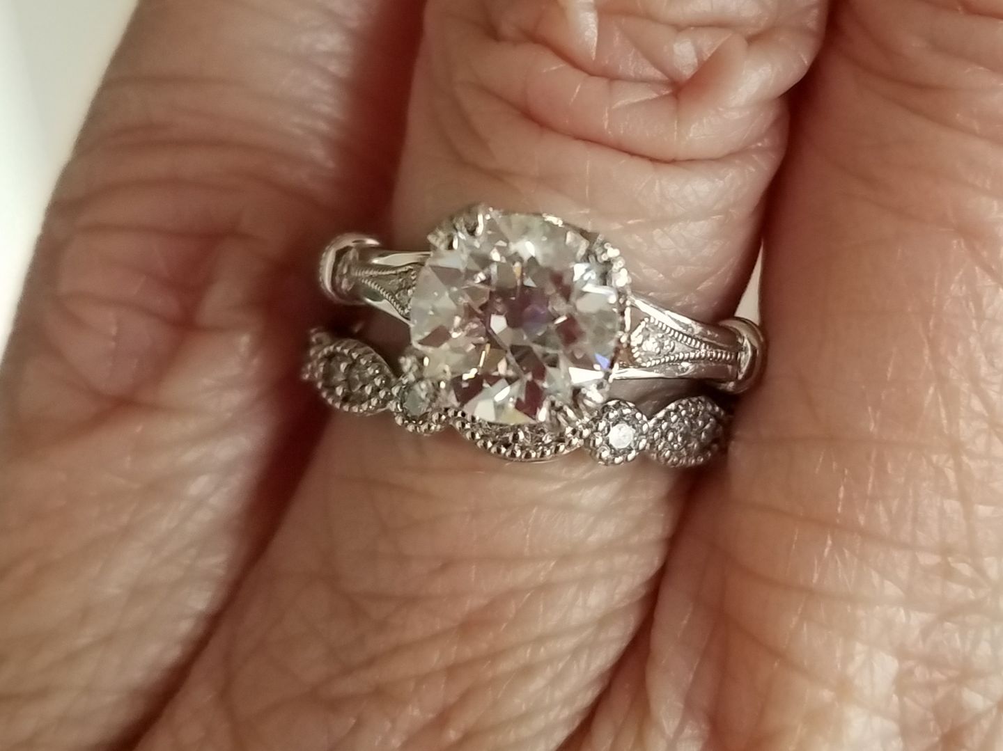 Customer photo review of Doveggs round vintage moissanite engagement ring