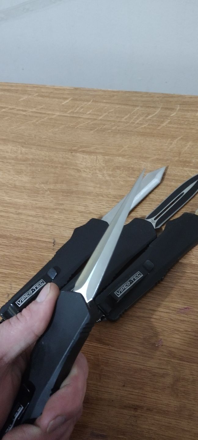 Customer photo review of Black Ghost D/A OTF - Hornet Blade