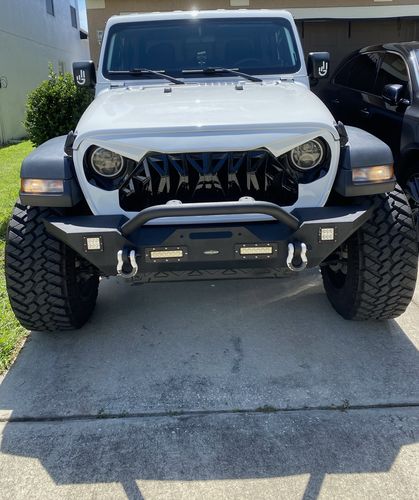 Customer photo review of Shark Grille - White & Black for 18-22 Jeep Wrangler JL & Gladiator JT