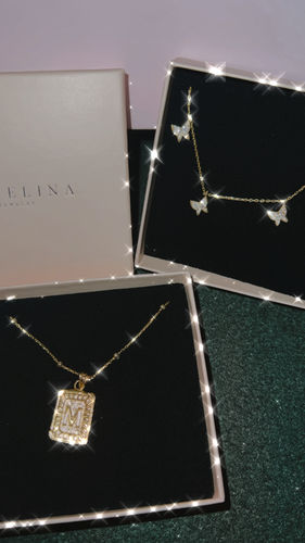 Customer photo review of Buchstabenplatte & Butterfly Chain Set