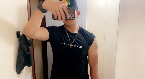 Customer photo review of Mentality Logo Tee