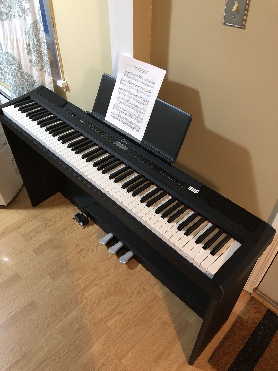 Customer photo review of Donner DEP-20 88 touches lestées Clavier de Piano numériques   avec support et 3 pédale
