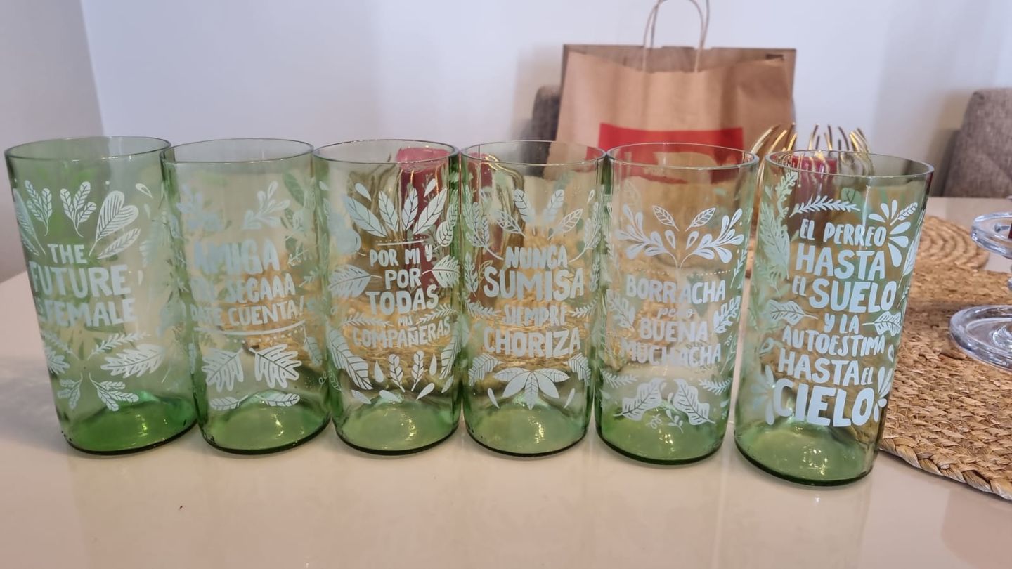 Customer photo review of Vaso Feminista Girl Power Juego de 6 Vasos
