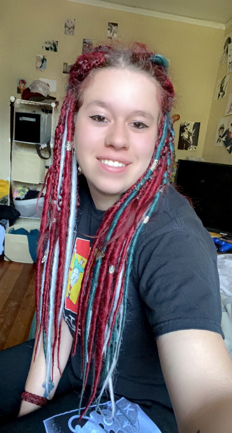 Customer photo review of (PRE ORDER) Peacock  - (1 pack of 5 Dreads)