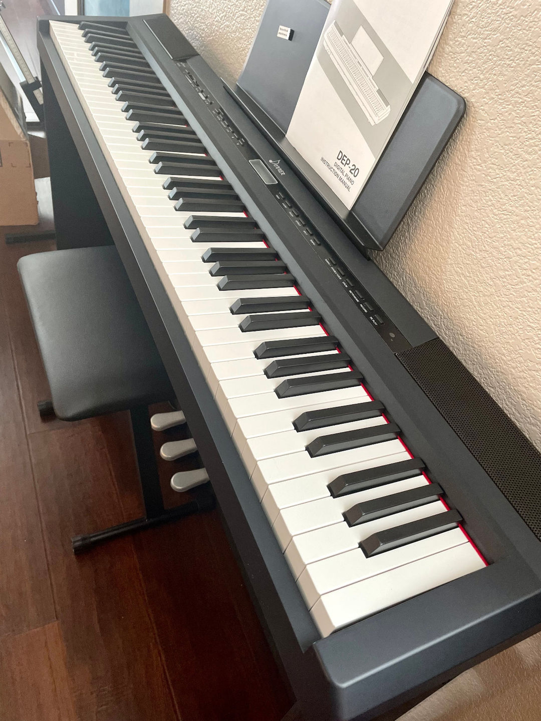 Customer photo review of Donner DEP-20 88 touches lestées Clavier de Piano numériques   avec support et 3 pédale