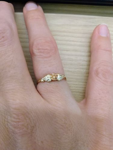 Customer photo review of Black Hills Gold Little Rose Ring