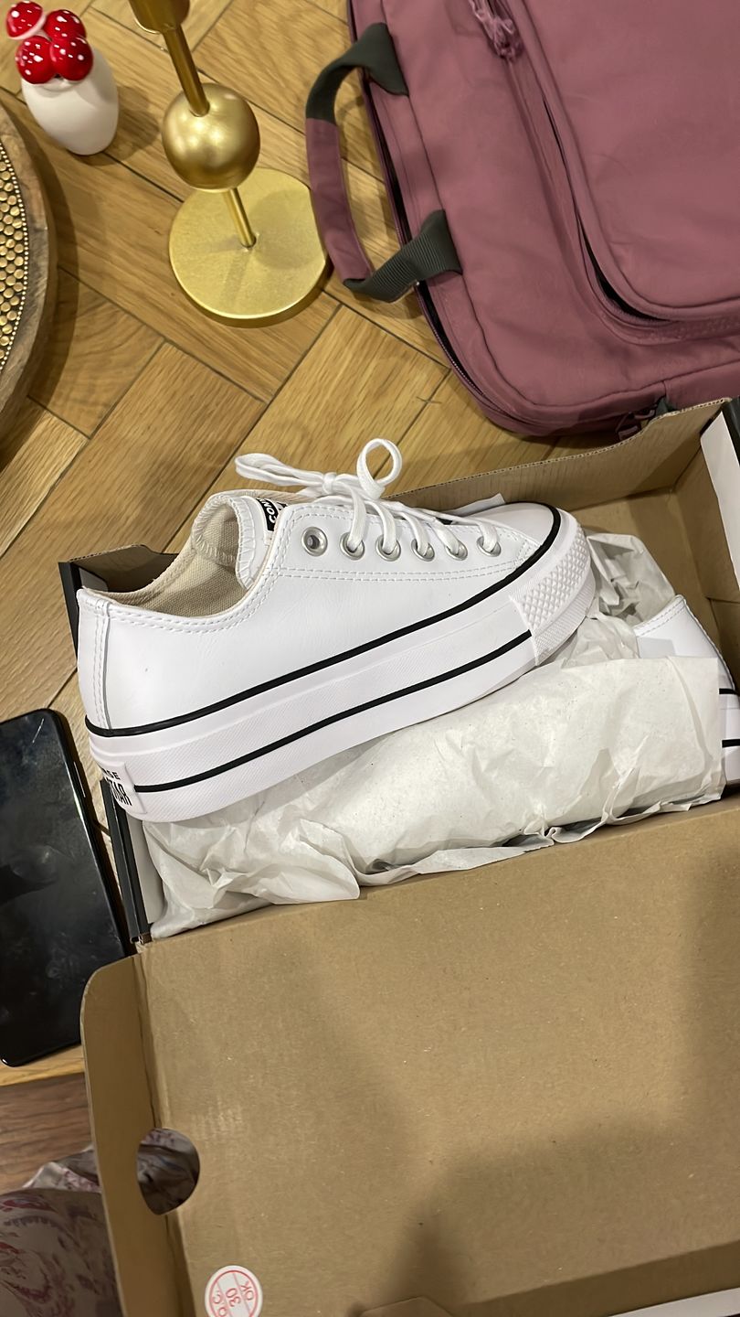 Customer photo review of Zapatilla Converse Chuck T. Plataforma Cuero Mujer Blanco