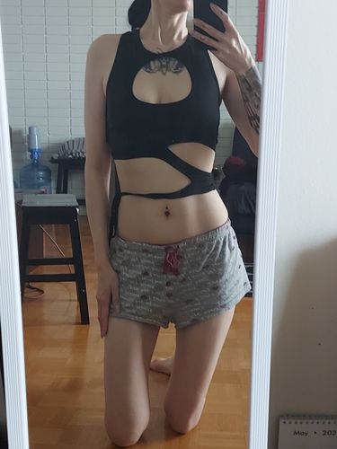 Customer photo review of SOLADO Cut Out Tie Side Sleeveless Tank Top