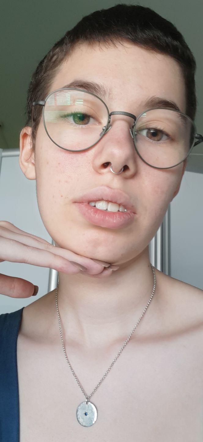 Customer photo review of Faux piercing Farah
