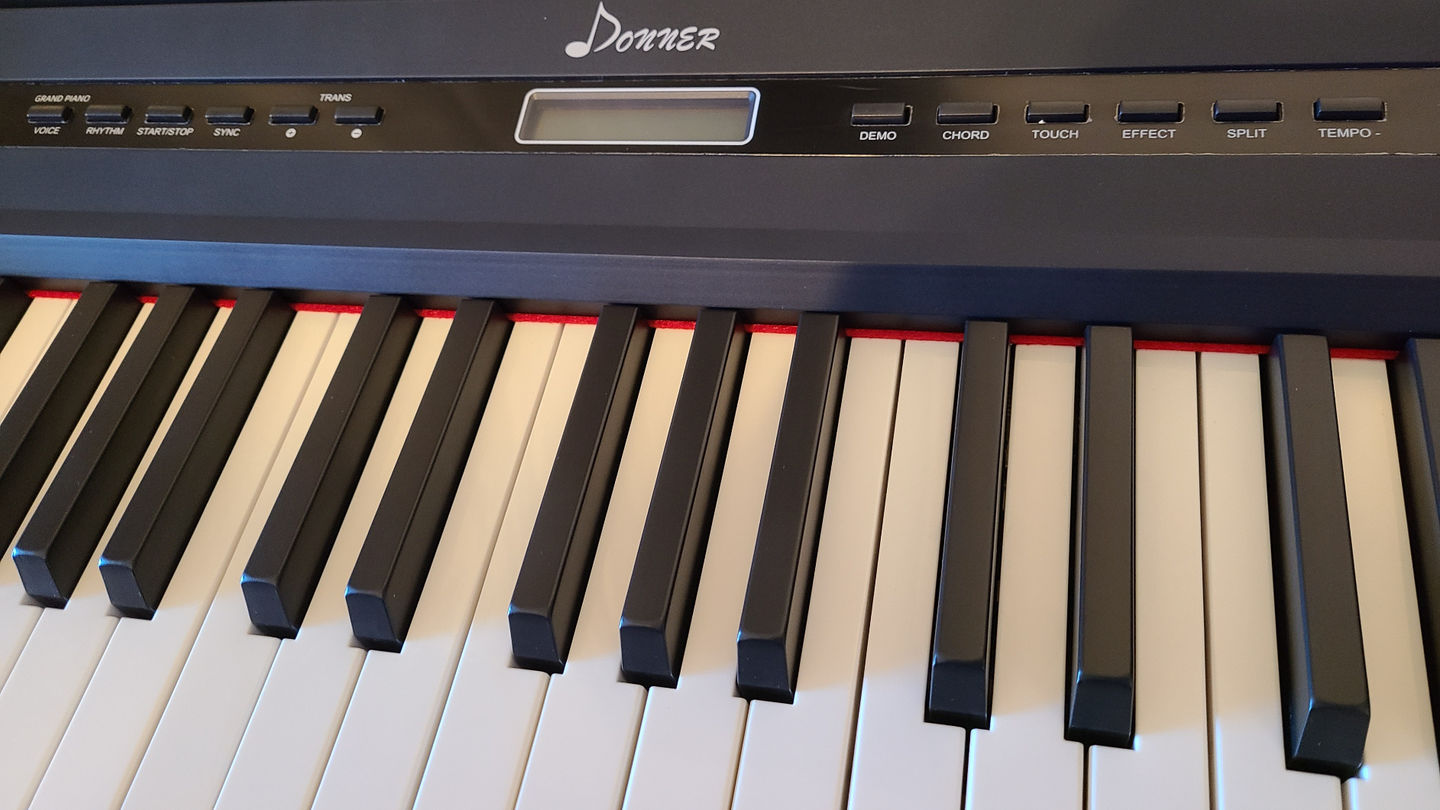 Customer photo review of Donner DEP-20 88 touches lestées Clavier de Piano numériques   avec support et 3 pédale