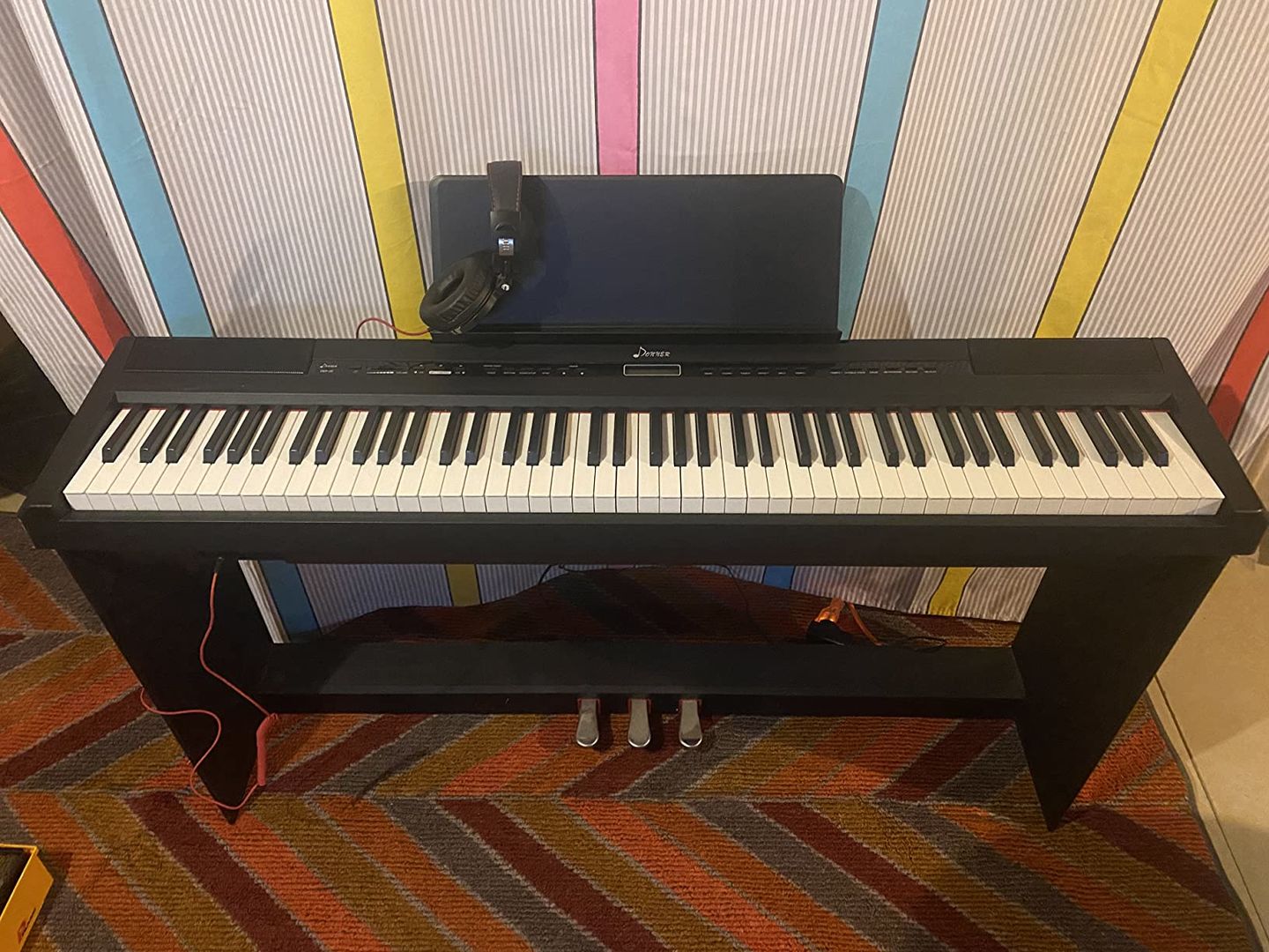 Customer photo review of Donner DEP-20 88 touches lestées Clavier de Piano numériques   avec support et 3 pédale