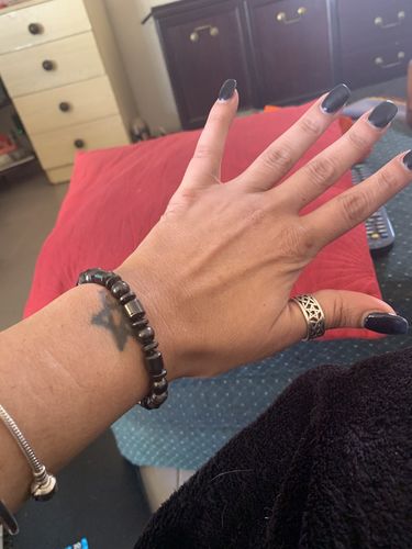 Customer photo review of Weight Loss Black Stone Magnetic Therapy Bracelet