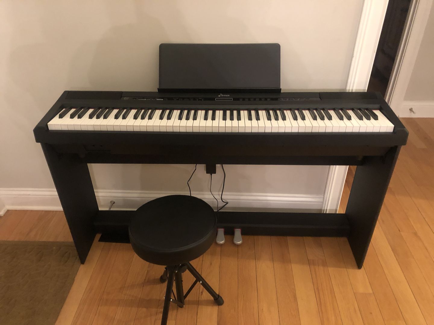 Customer photo review of Donner DEP-20 88 touches lestées Clavier de Piano numériques   avec support et 3 pédale