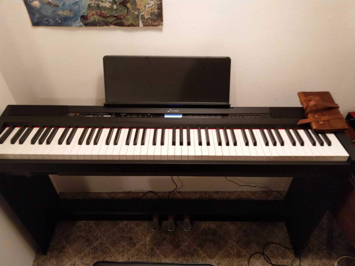 Customer photo review of Donner DEP-20 88 touches lestées Clavier de Piano numériques   avec support et 3 pédale