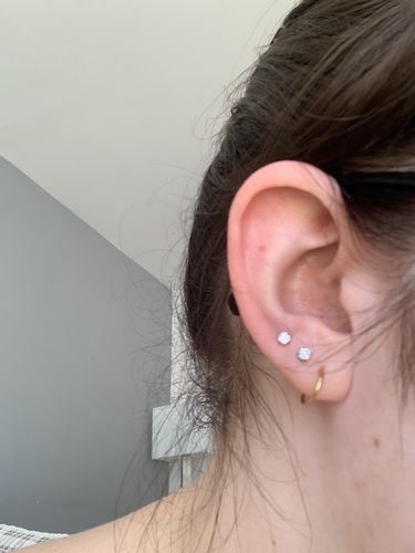 Customer photo review of Solitaire Crystal Labret