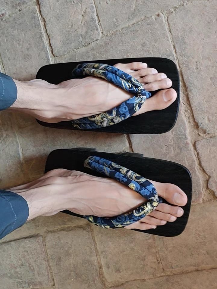 Customer photo review of Men’s Traditional Japanese Sandals 【Golden Dragon】