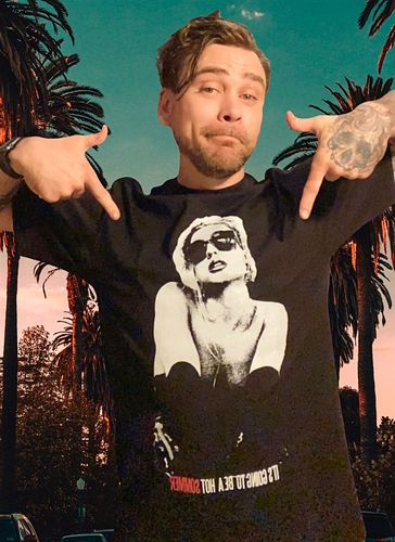 Customer photo review of HOT SOMMER Unisex T-Shirt