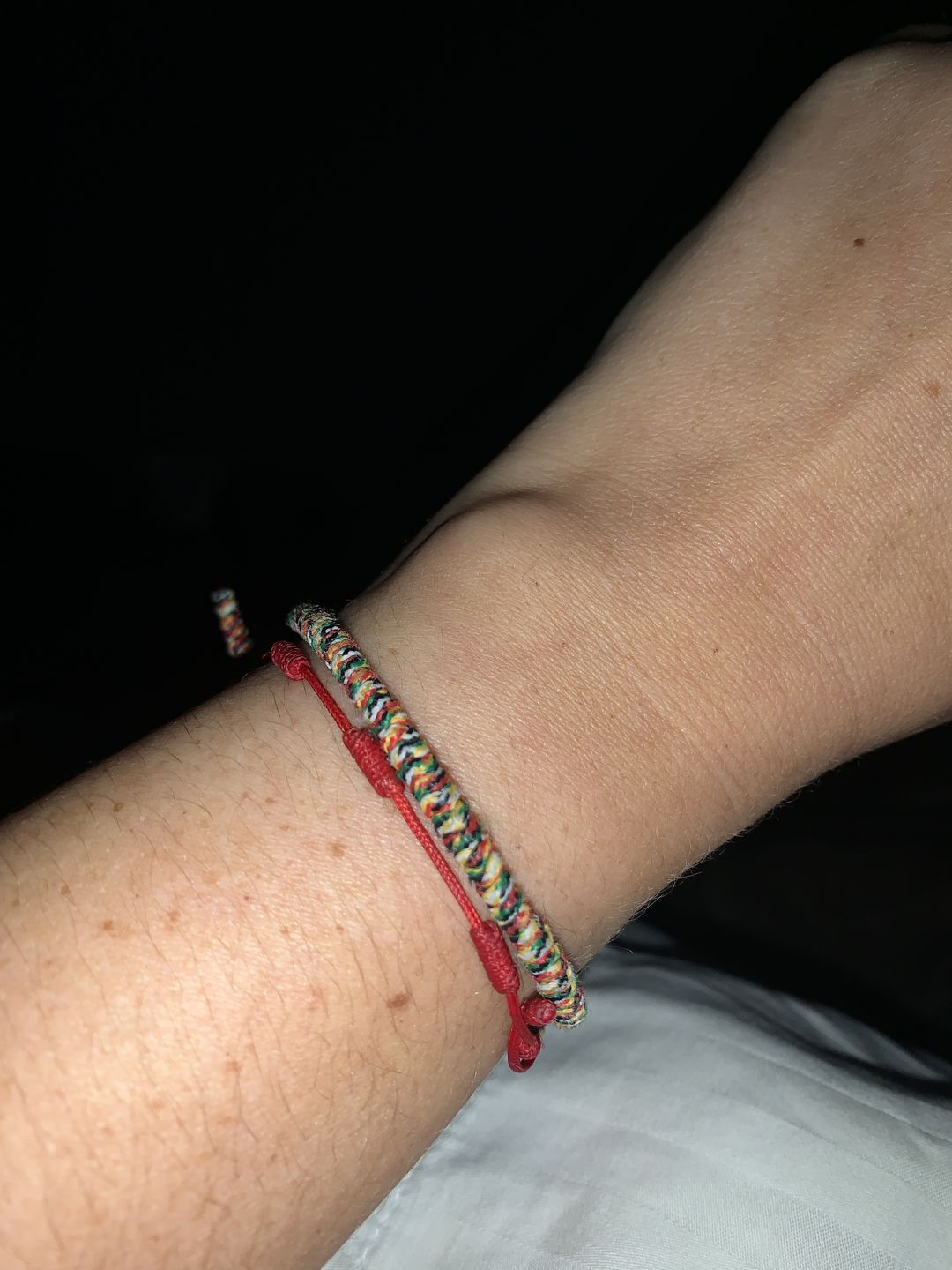Customer photo review of Hilos de protección rojos 7 nudos