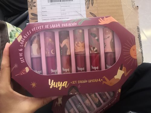 Customer photo review of Labiales Velvet - Edición Limitada