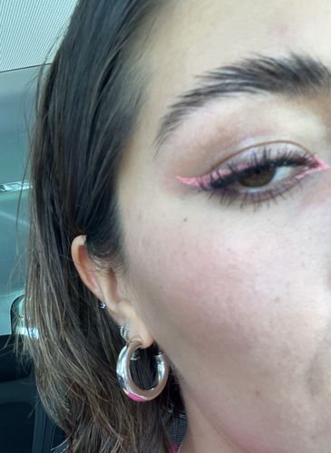 Customer photo review of Delineador de ojos Rosa
