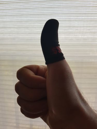 Customer photo review of NEW "UNRIVALED 2.0" Finger Sleeves Three Pack