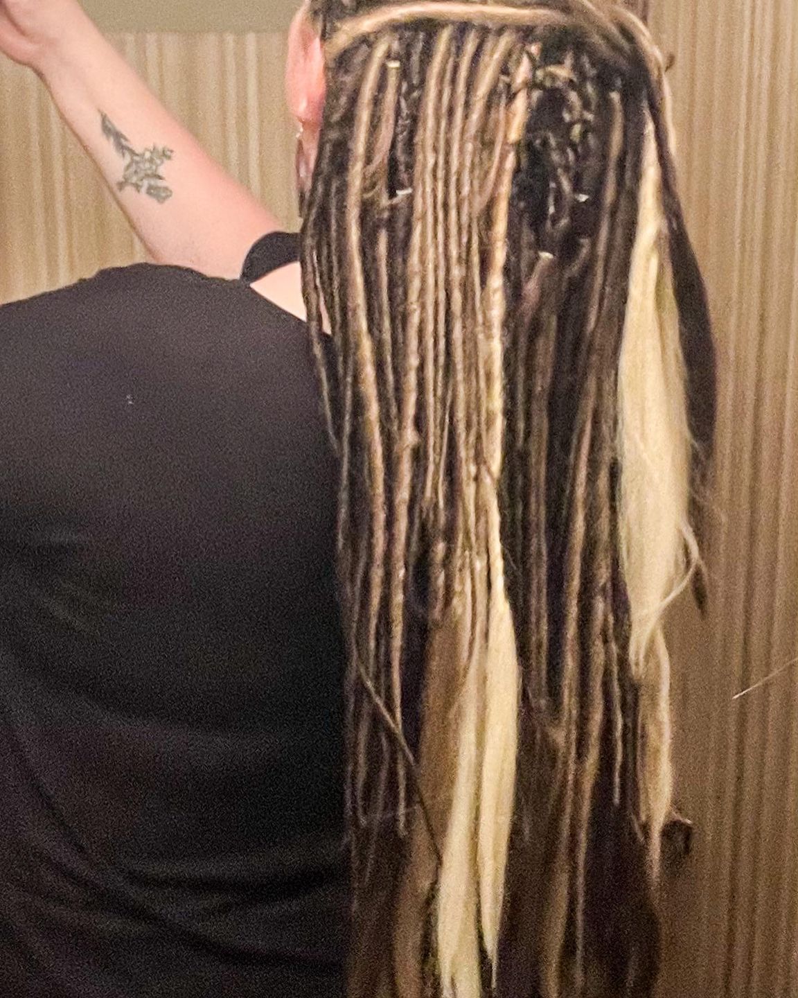 Customer photo review of (PRE ORDER) Dark Brown  - (1 pack of 5 Dreads)