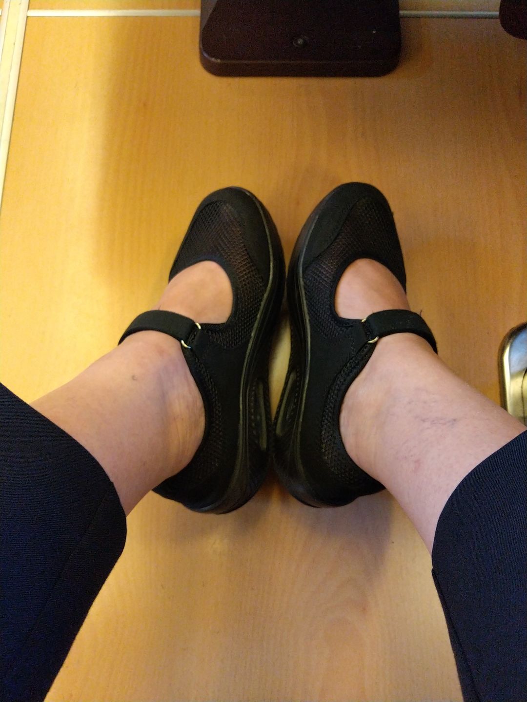 Customer photo review of Chaussures à Scratch Relaxant le Pied et le Talon - Mary Janes Été