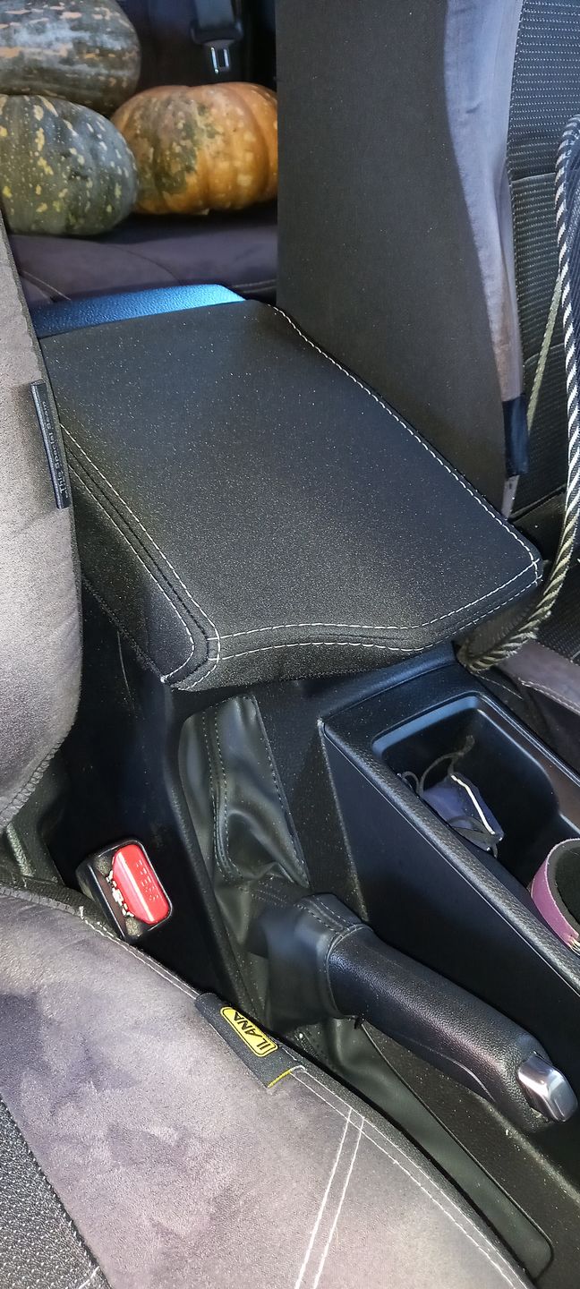 Customer photo review of Isuzu D-MAX RG Neoprene Console Lid (In Stock)