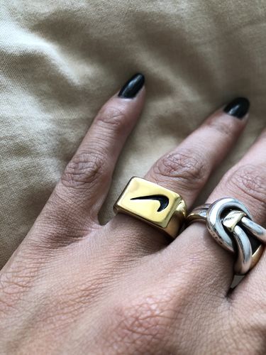 Customer photo review of Bague Swoosh Or