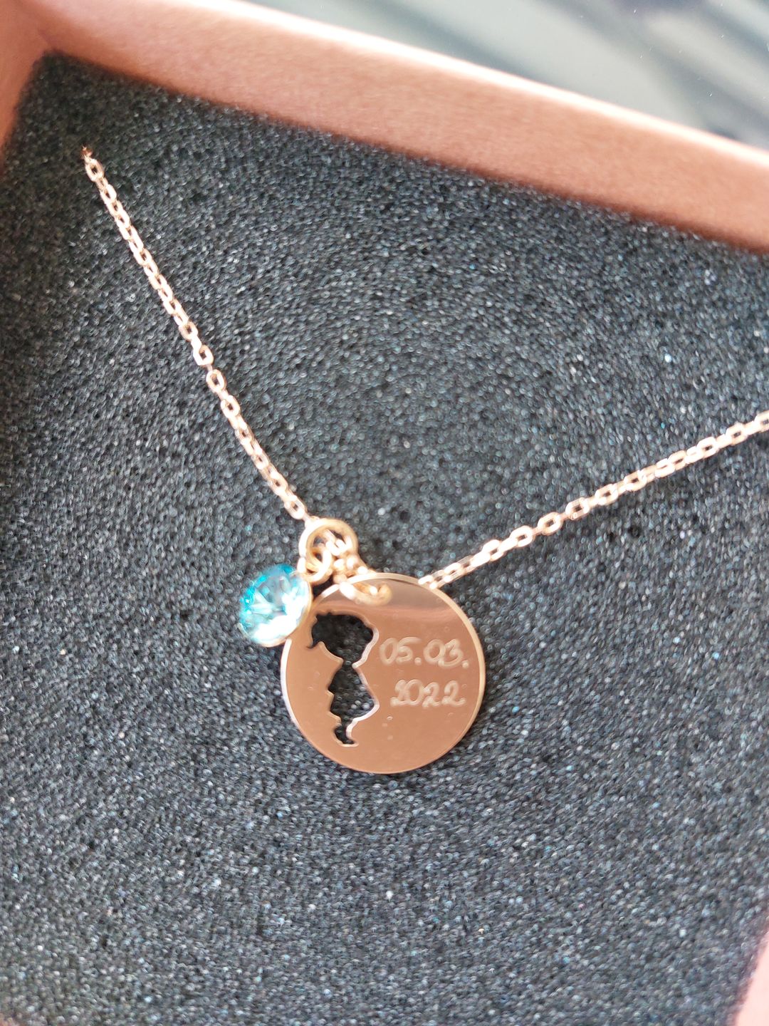Customer photo review of Halskette mit Geburtsstein und Gravur "Mama"